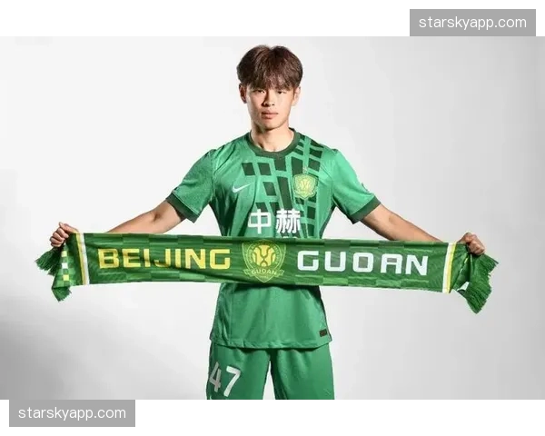国安左后卫邓捷夫首秀打满全场 年轻球员的稳健防守获认可